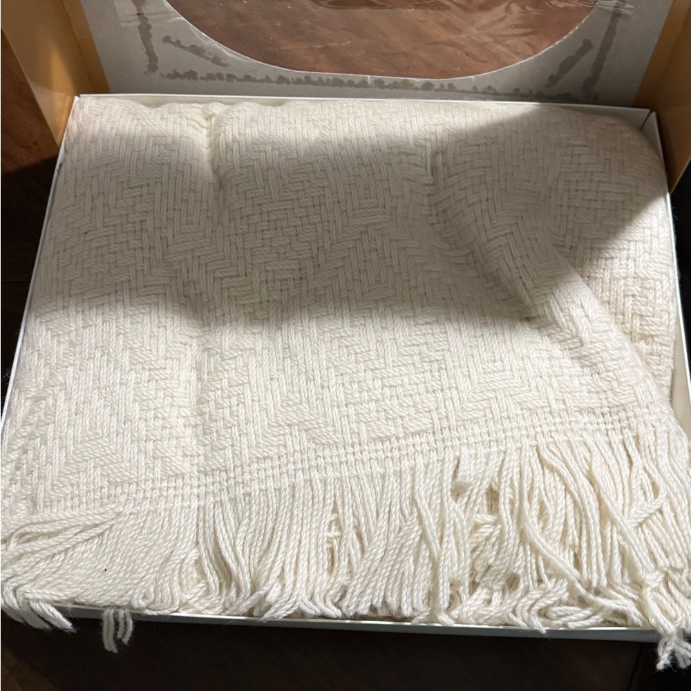 Pendleton Cream throw - Picture 2 of 3